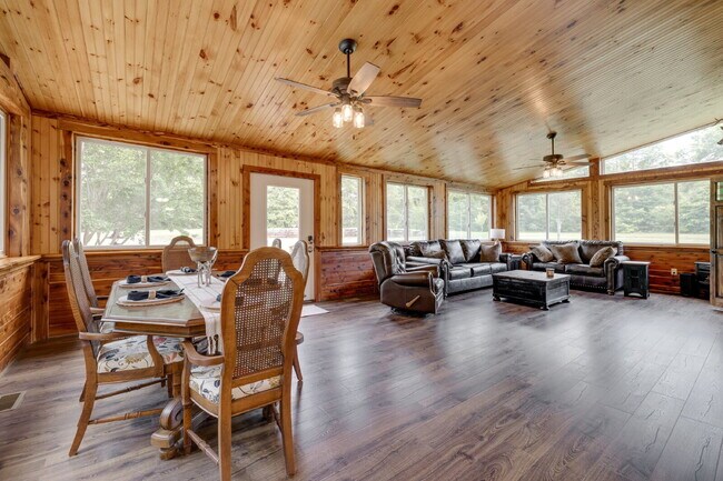 Building Photo - "Charming 2-Bedroom Furnished Retreat with Spacious Layout and 2.5 Baths in York, SC!"