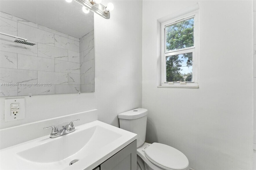 Building Photo - 1245 NW 84th Ter