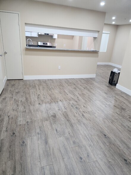 livinng room and dining area - 1030 E Palmer Ave