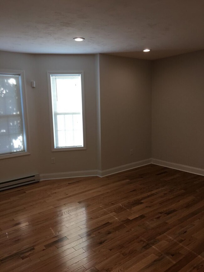 Building Photo - 64 Courtland St