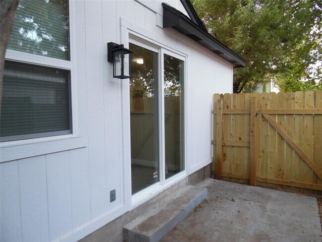 Building Photo - 1209 Green Valley Cove