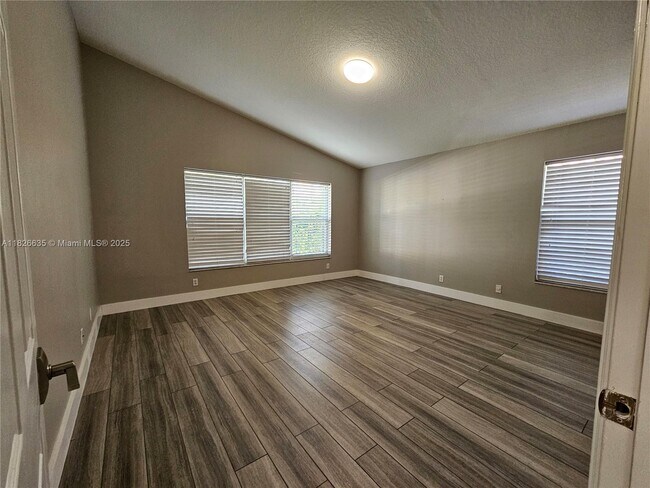 Building Photo - 743 SW 190th Ave