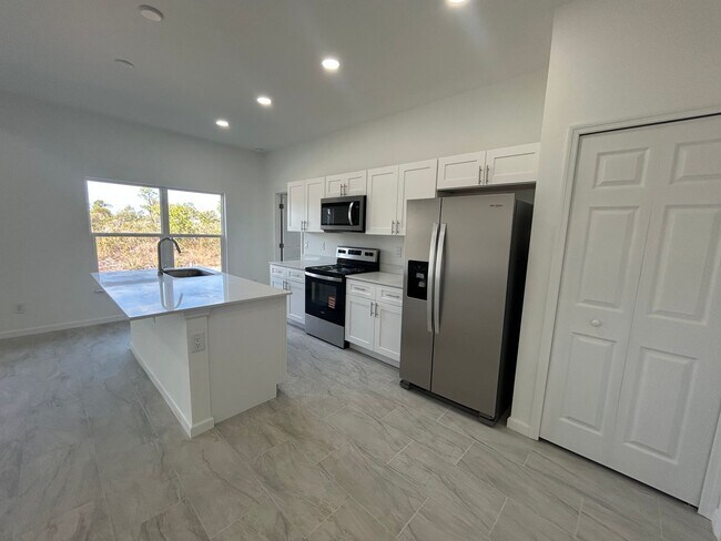 Building Photo - JUST BUILT! Spacious 4Bd /2Ba /2CG Single Family Home