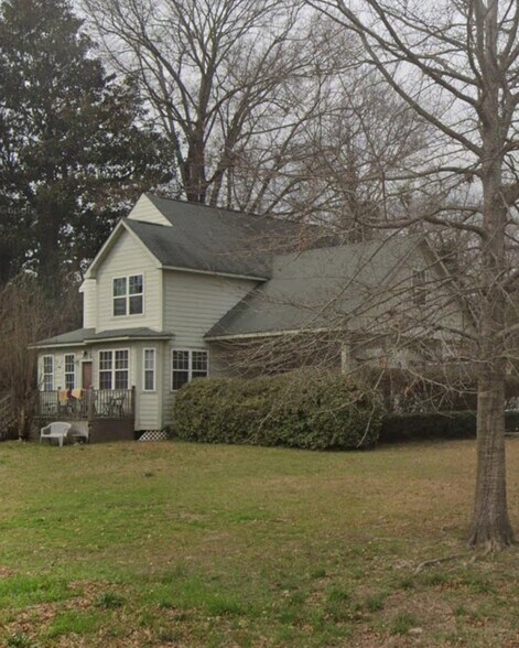 Building Photo - 131 E 5th St