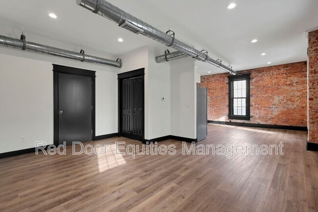 Building Photo - 530 1/2 N Columbus St