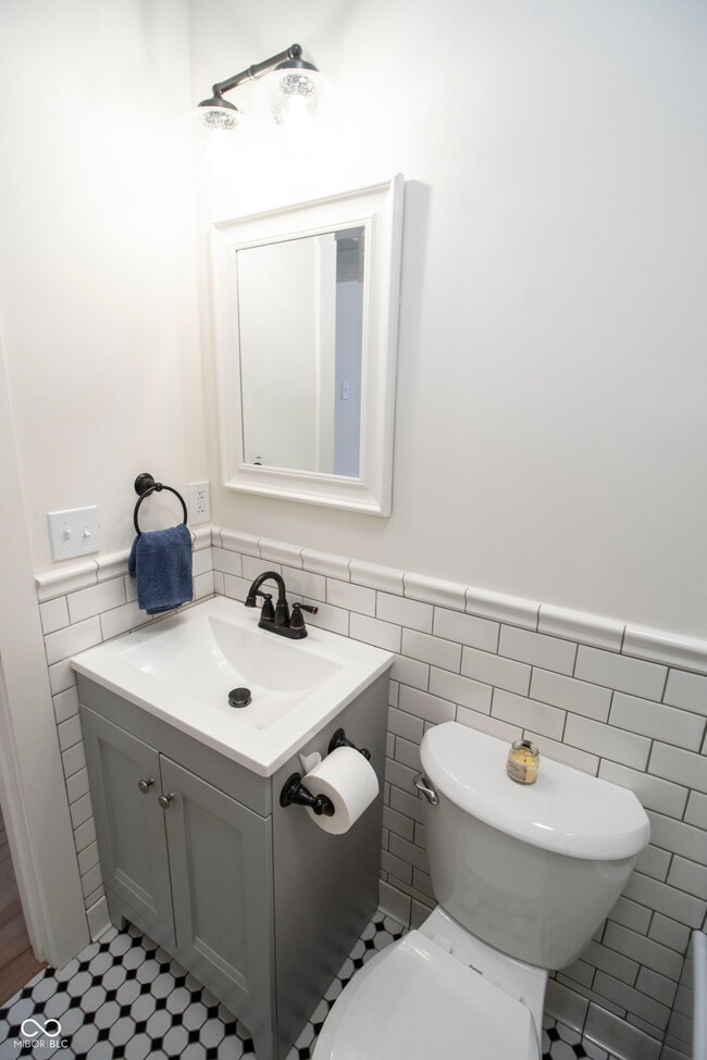 Building Photo - 1383 Cherry St