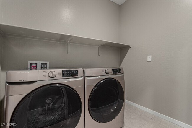 Building Photo - 759 Rogue Wave St