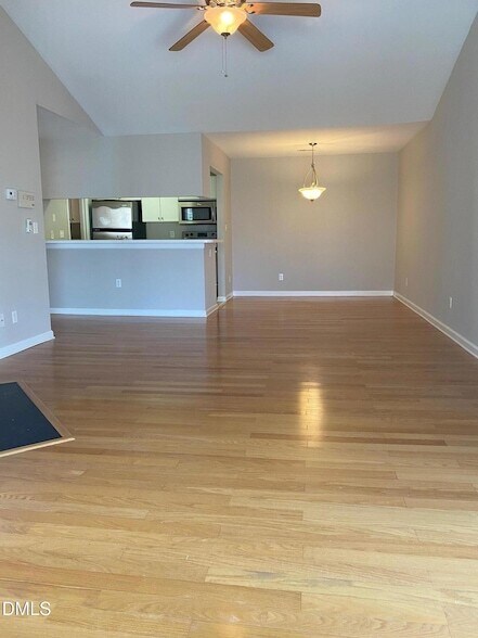 Building Photo - 1001 Kingswood Dr