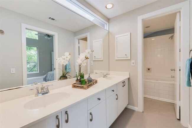 Building Photo - 123 Detering St