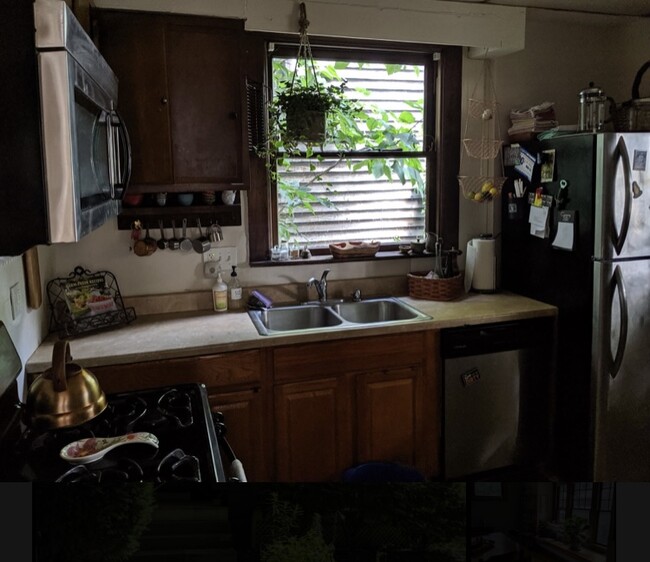 SPACIOUS KITCHEN - 217 E Northwood Ave