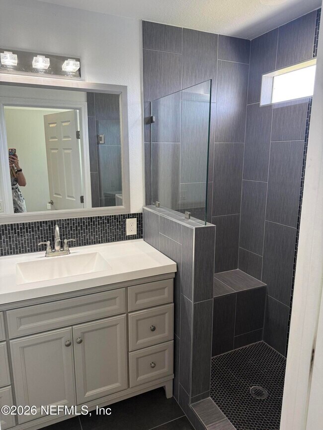 Building Photo - 7990 Baymeadows Cir E