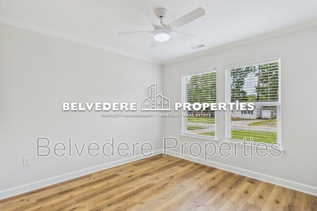 Building Photo - 2322 Fernwood Dr