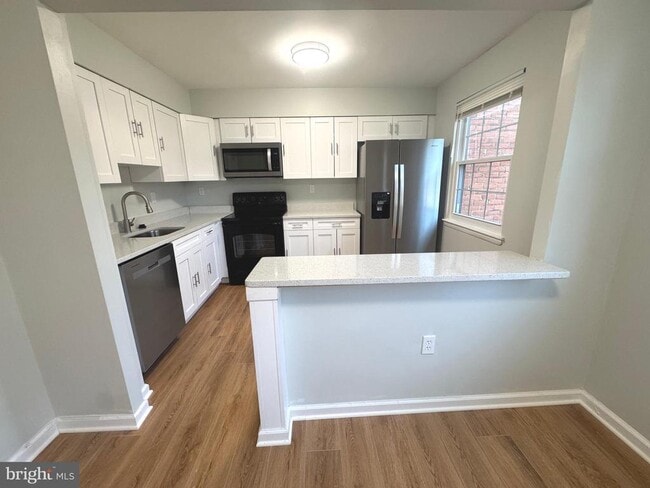 Building Photo - 4826 Grand Bend Dr