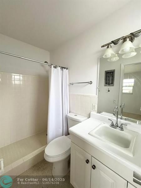 Building Photo - 1105 SW 12th Ct