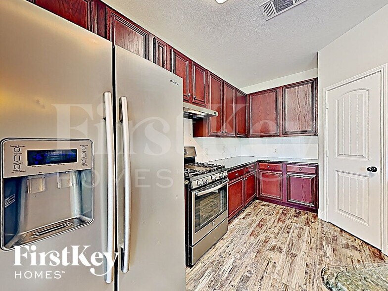 Building Photo - 3001 Wren Ln