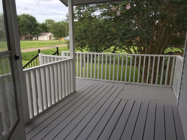 Building Photo - Gorgeous and spacious home in Danbury, Just remodeled and move in ready!