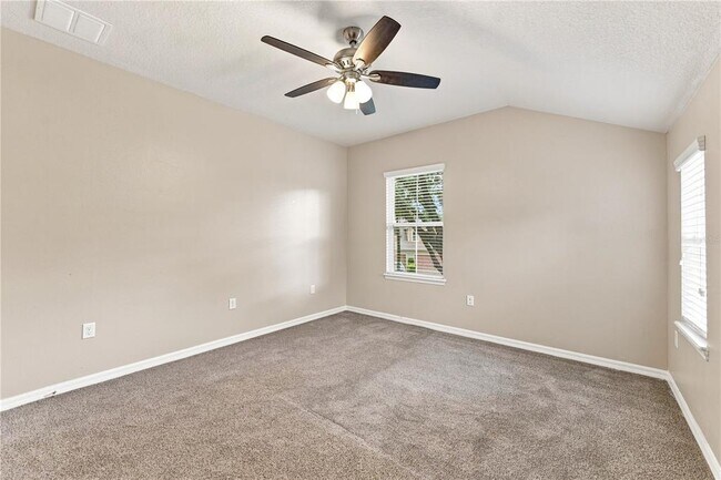 Building Photo - 17013 Vilesta Dr