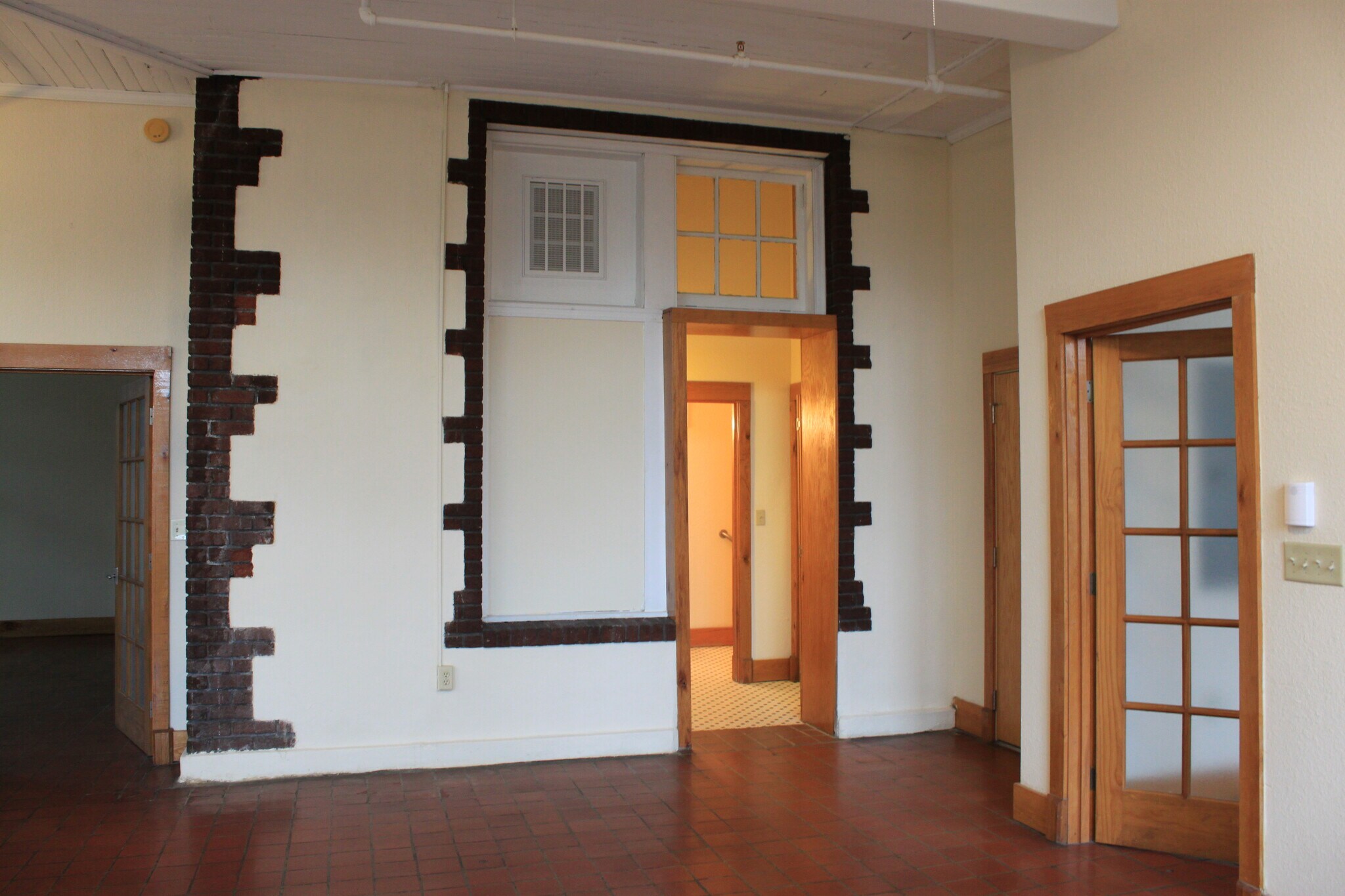 Building Photo - 60 Caledonia Rd