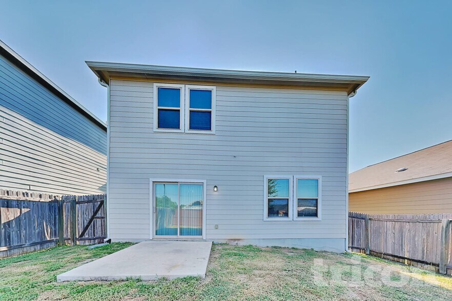 Building Photo - 4945 Hallies Gdn