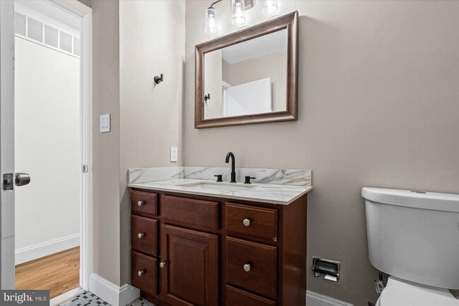 Building Photo - 220 Garnett Rd