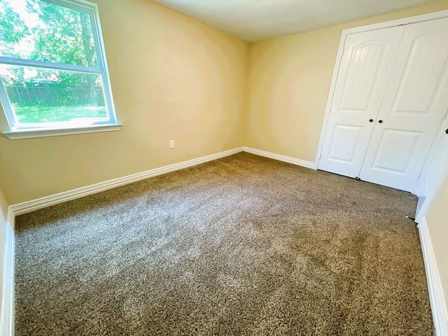 Building Photo - 24514 Sunny Glen Dr