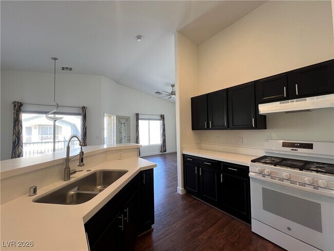 Building Photo - 6371 Lorne Green Ave