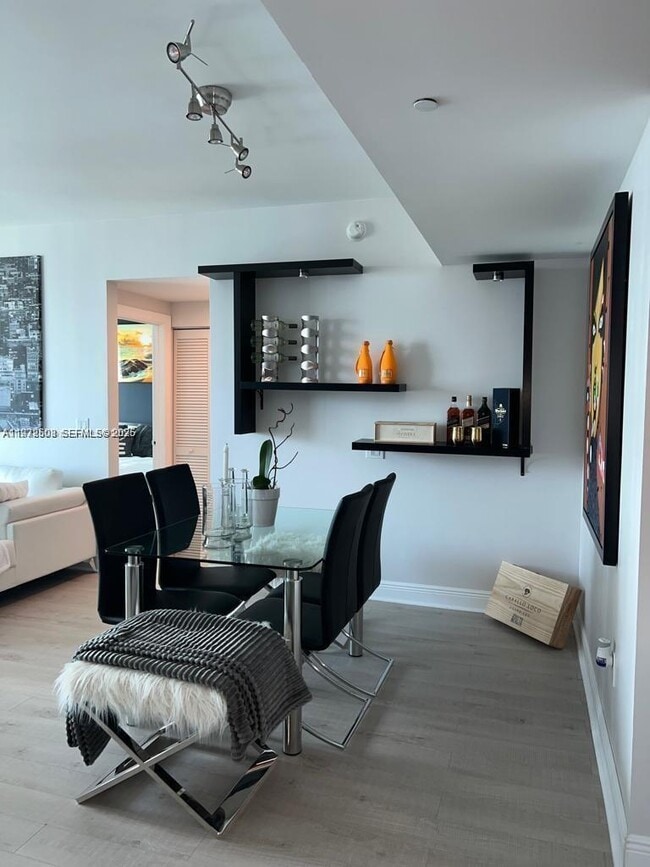 Building Photo - 950 Brickell Bay Dr