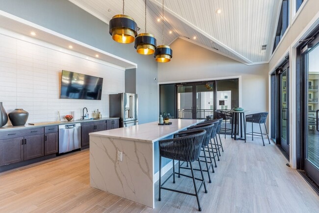 Building Photo - The Grove 2/2 Furnished