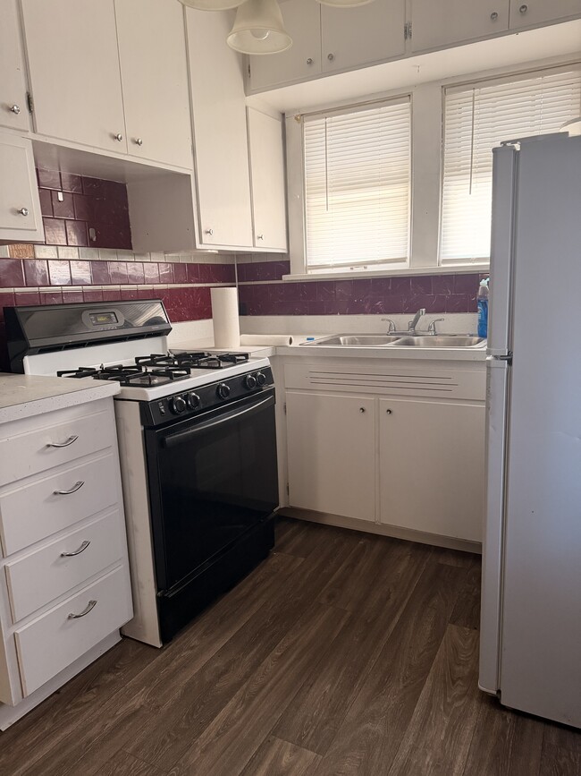 Building Photo - 105 Caroline St