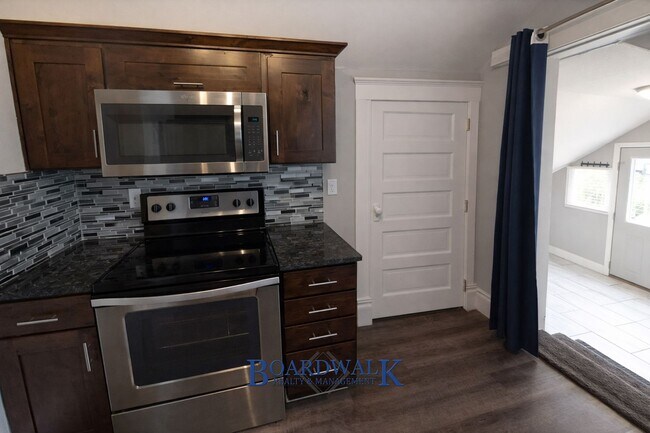 Building Photo - 555 S 900 E