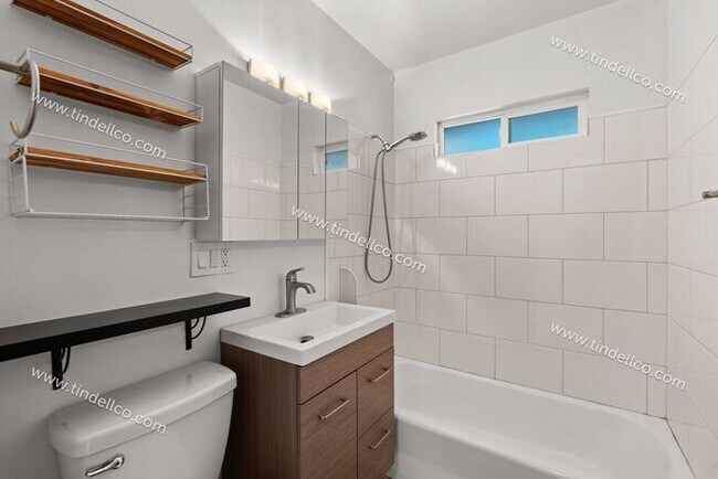 Building Photo - Charming 2-Bedroom Home with Fenced Yard in St. Johns - Pets Welcome!