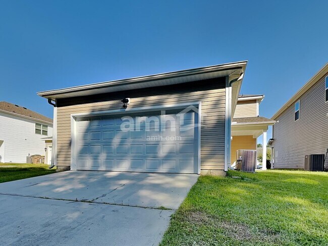 Building Photo - 8 Cherry St