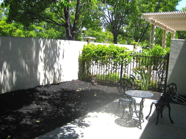 Building Photo - Duet in Summerset 1 (55+)