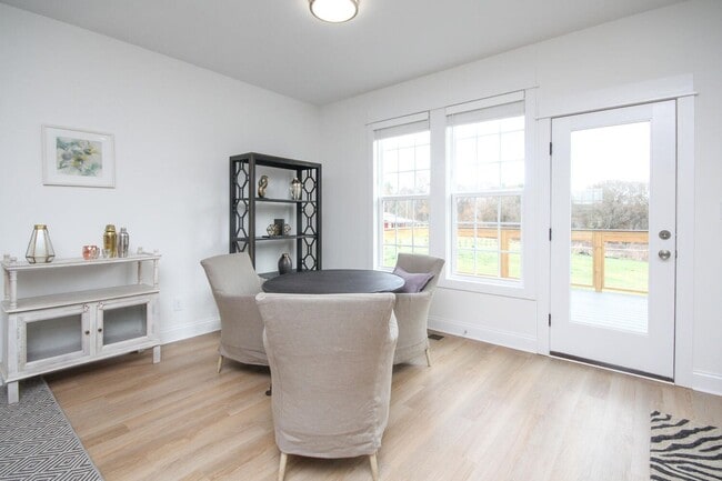 Building Photo - Luxury Three Bedroom Townhouse in Lincolnton