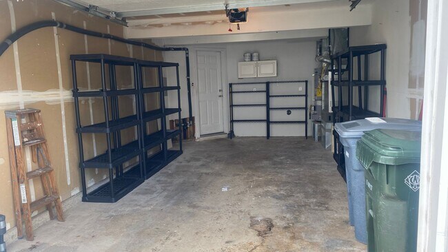 Building Photo - Desirable Milton Home!