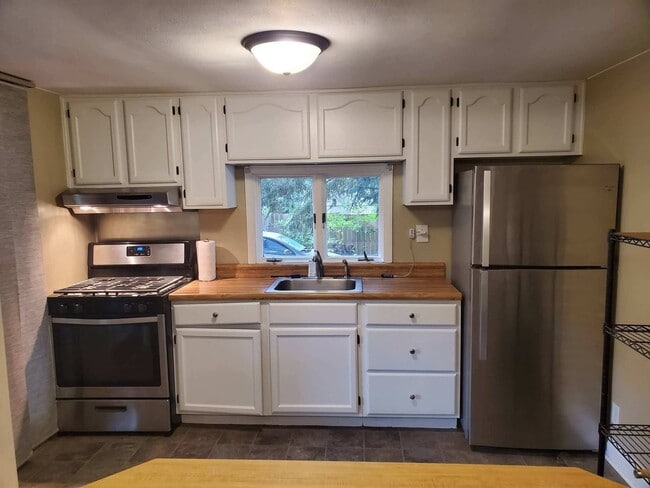 Building Photo - 5519 Evergreen Ave