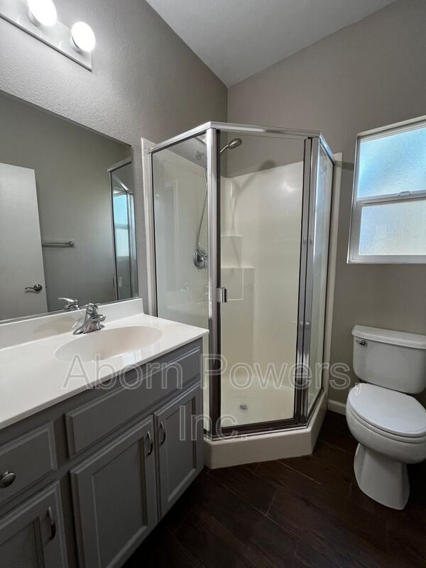 Building Photo - 626 Pearl Pl