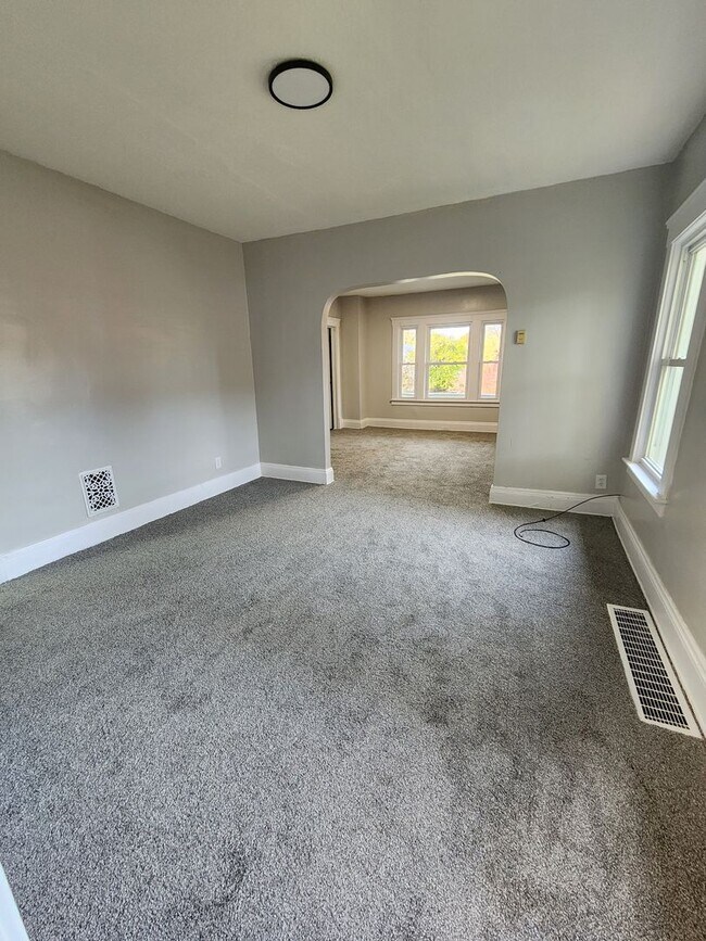 Building Photo - Adams9914