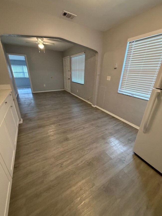 Building Photo - Welcome to St. Petersburg!!!