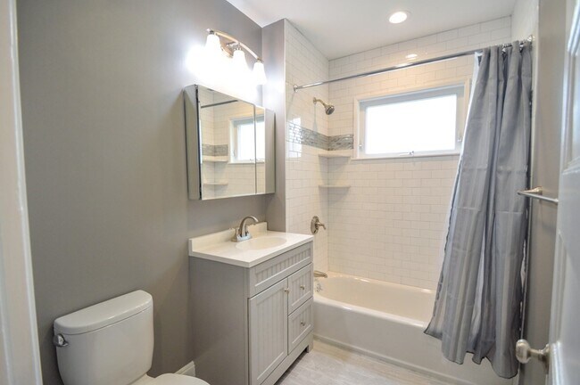 Building Photo - 60 Mapleton St