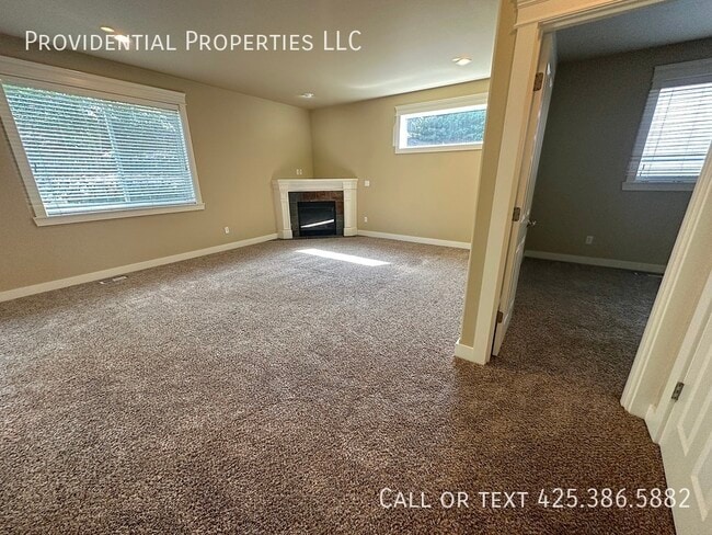 Building Photo - 9720-9186 186 St E