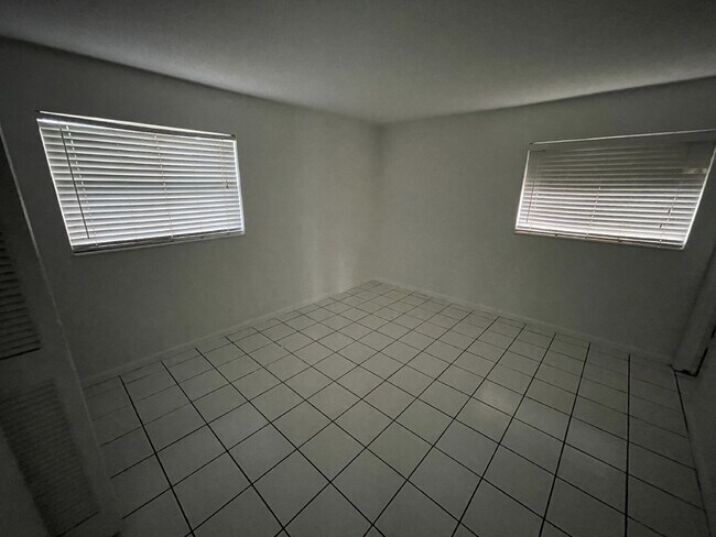 Building Photo - 2-bedroom, 2-bathroom Duplex available.