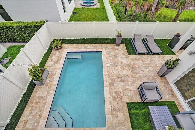 Building Photo - 9995 NW 75th St