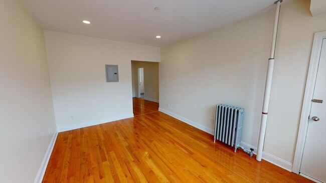 Building Photo - 123 Sutherland Rd