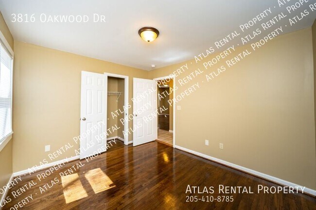 Building Photo - 3816 Oakwood Dr