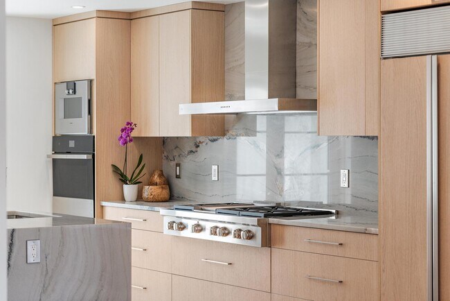 Building Photo - 306 Cordova Rd