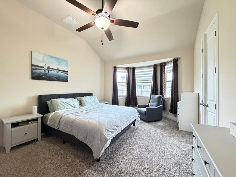 Building Photo - 2432 Granite Hill Dr