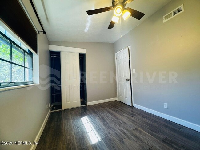 Building Photo - 246 Sara Dr