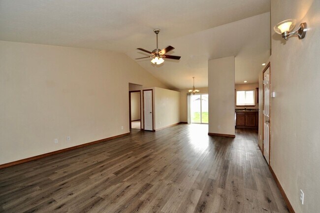 Building Photo - 3 bed 2 bath Rancher near Post Falls High School