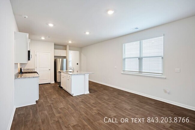 Building Photo - 103 Green Passage Ln